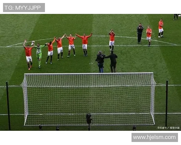 足球战术创新：高位逼抢与反击结合技巧